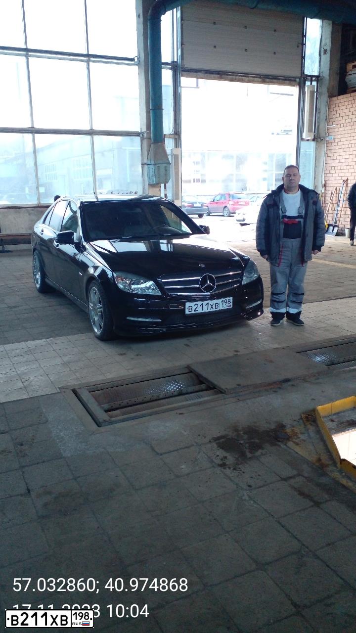 Фото автомобиля MERCEDES C-KLASSE, 2011 — госномер Е100СН178. Цвет: ЧЕРНЫЙ