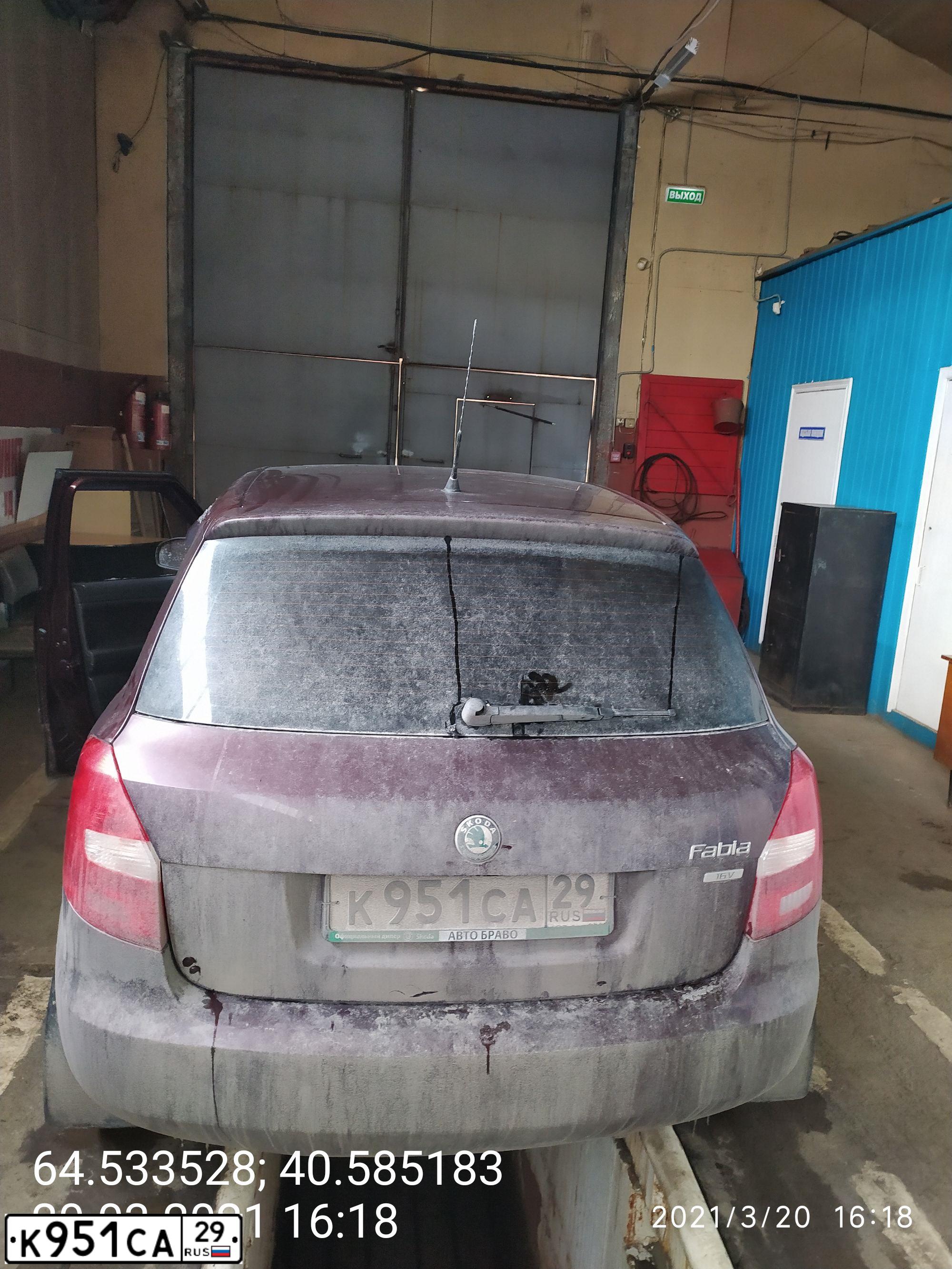 Фото автомобиля SKODA FABIA, 2011 — госномер К951СА29. Цвет: ТЕМНО-БОРДОВЫЙ