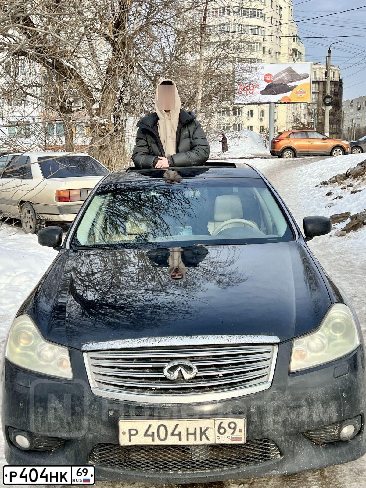 Фото автомобиля INFINITI M, 2008 — госномер Р404НК69. Цвет: ЧЕРНЫЙ