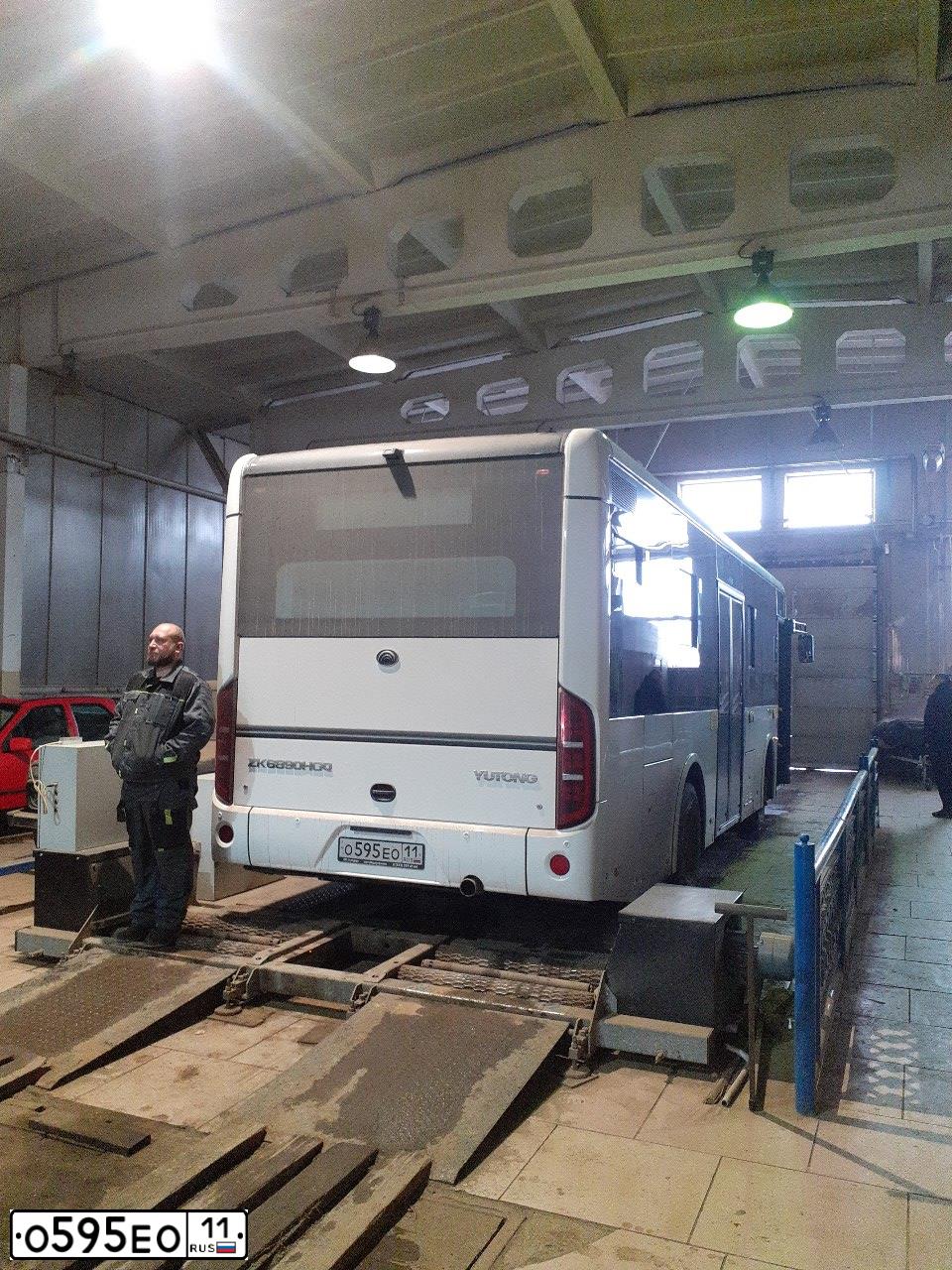 Фото автомобиля ПАЗ 3205, 2018 — госномер Е866ОТ156. Цвет: Белый