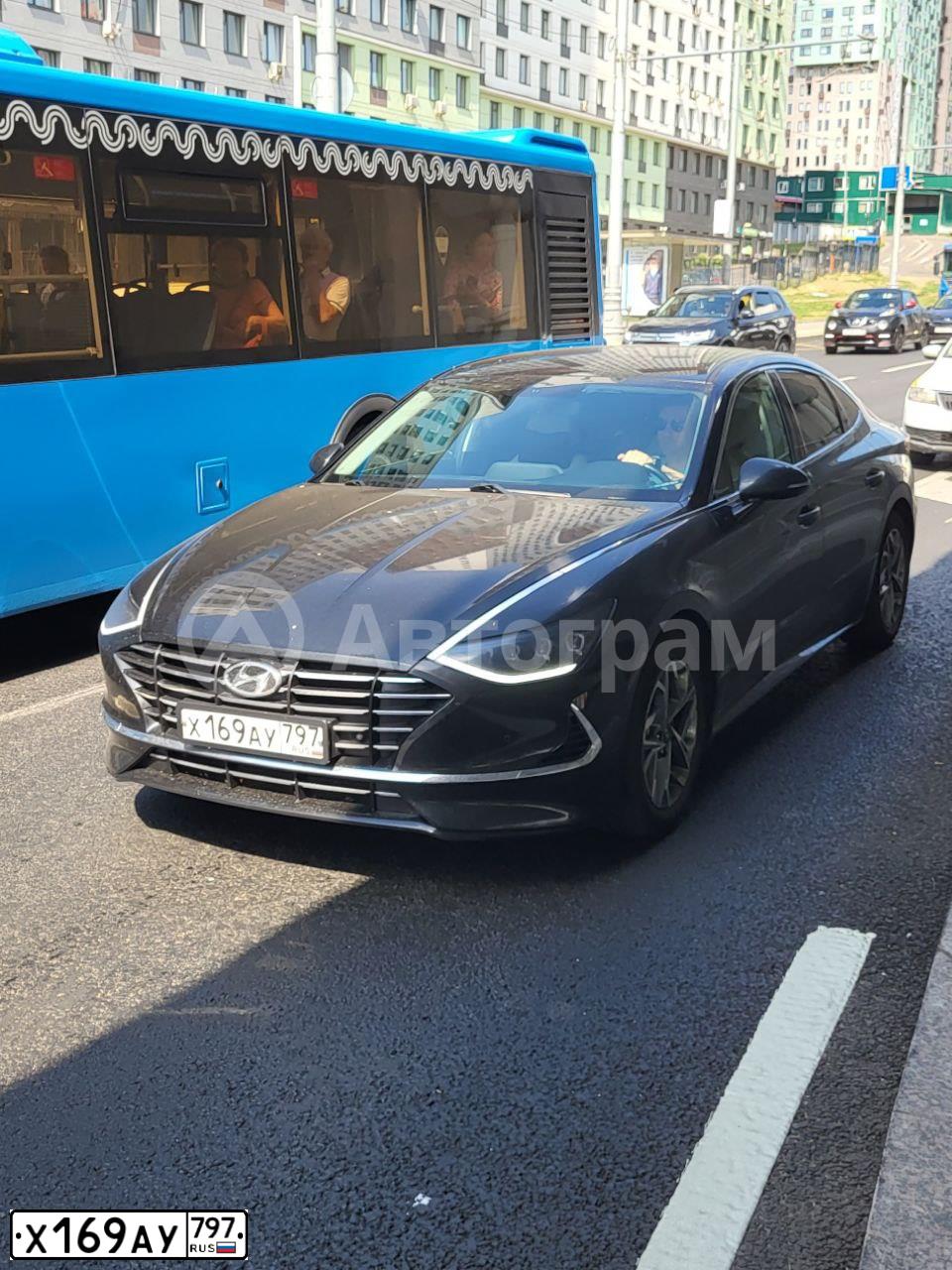 Фото автомобиля HYUNDAI SONATA, 2020 — госномер Х169АУ797. Цвет: ЧЕРНЫЙ