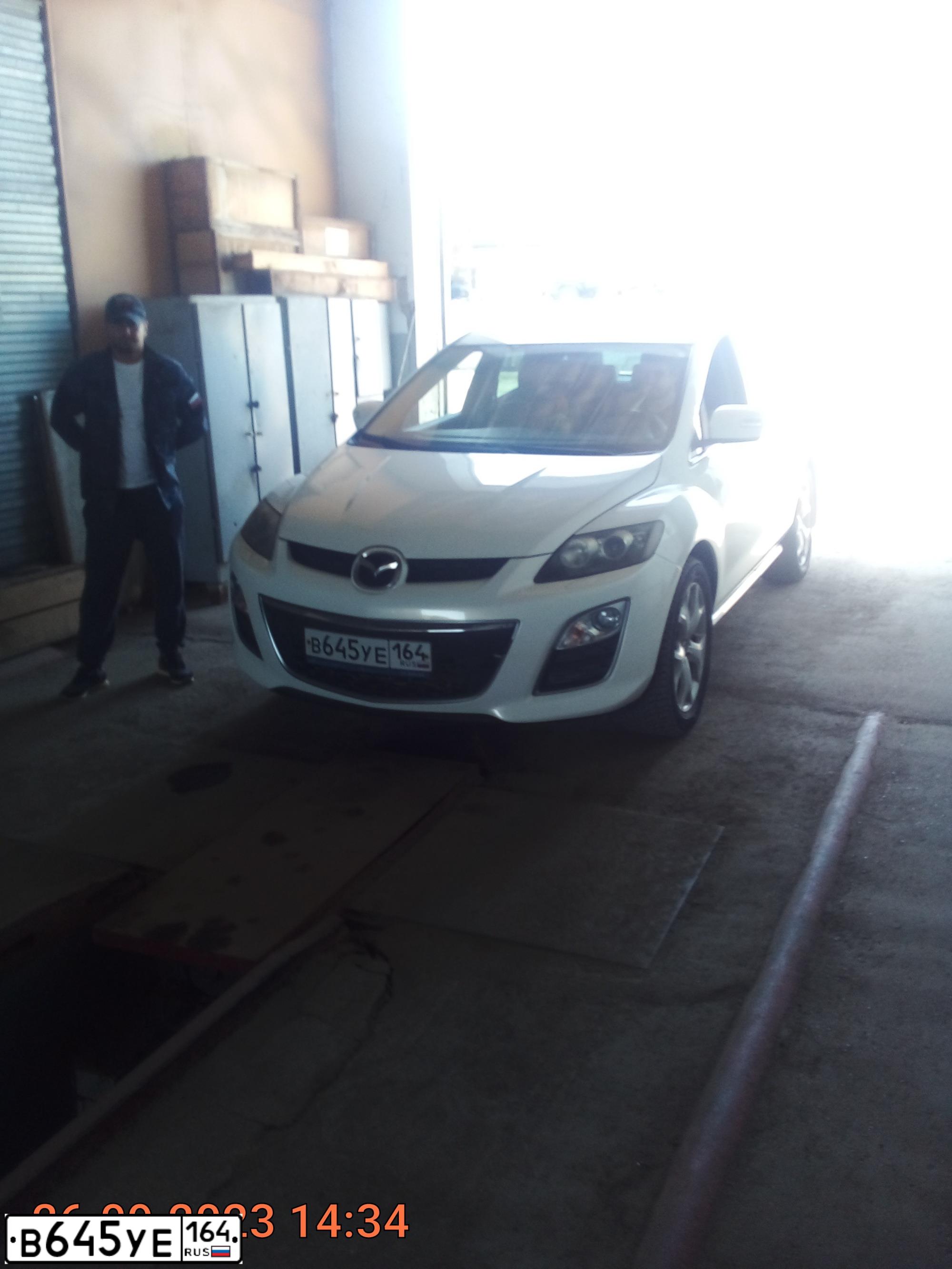 Фото автомобиля MAZDA CX-7, 2010 — госномер Н007ВА134. Цвет: Белый
