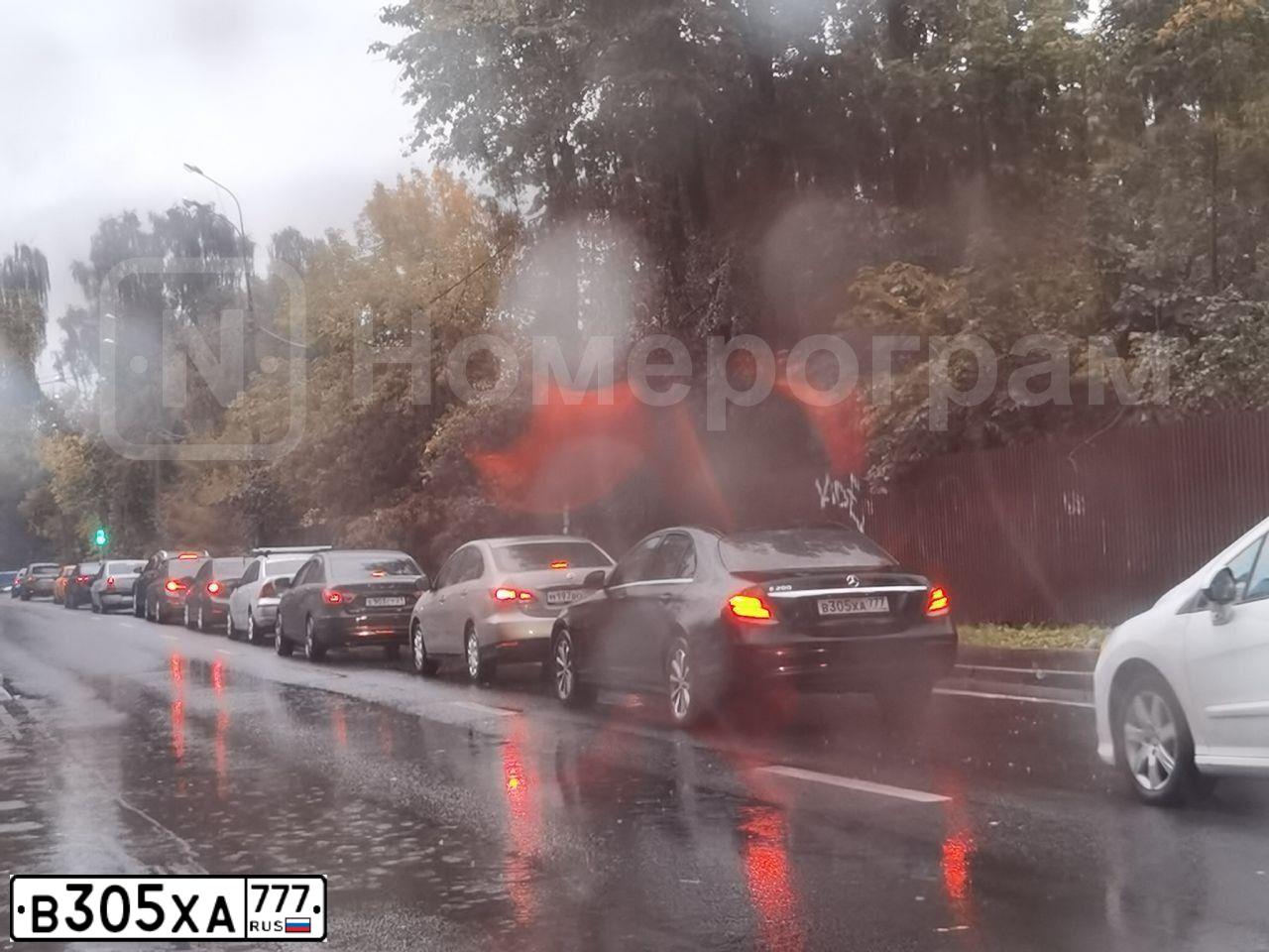 Фото автомобиля MERCEDES E-KLASSE, 2016 — госномер В305ХА777. Цвет: ЧЕРНЫЙ