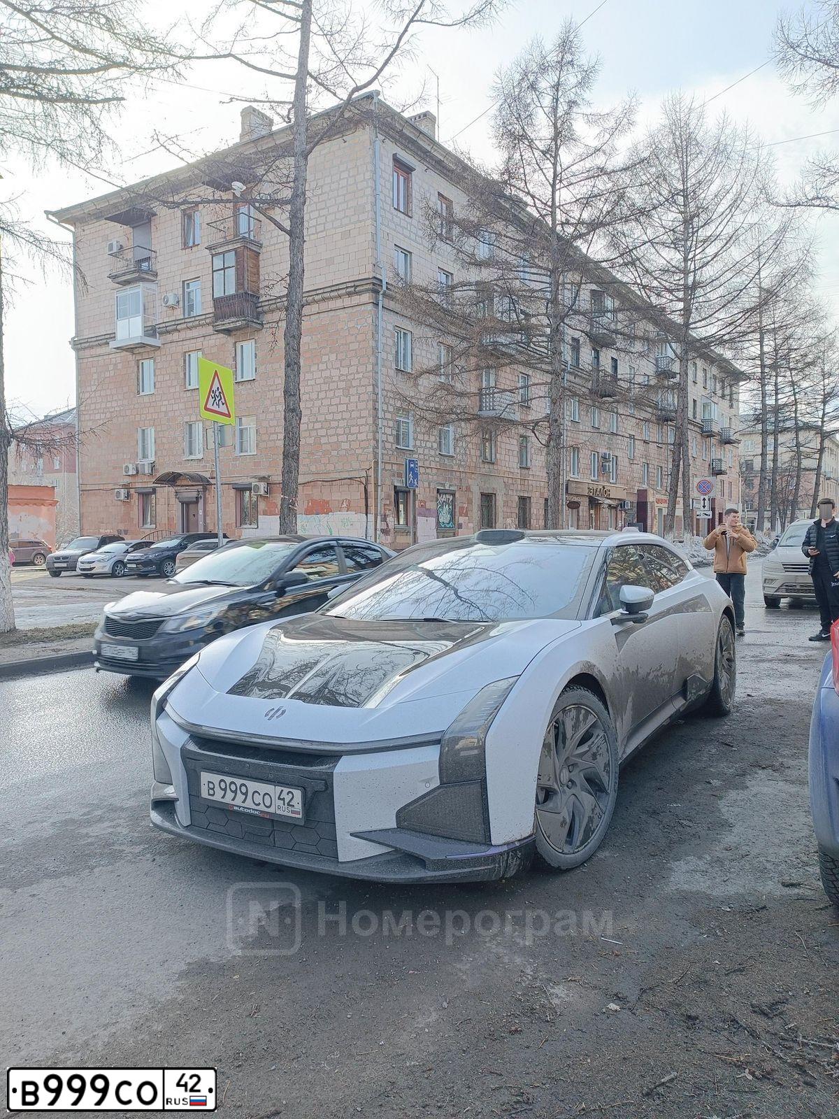 Фото автомобиля LADA 2109 SAMARA, 2001 — госномер В999СО42. Цвет: СВЕТЛО-СЕРЕБРИСТЫЙ МЕТАЛЛ