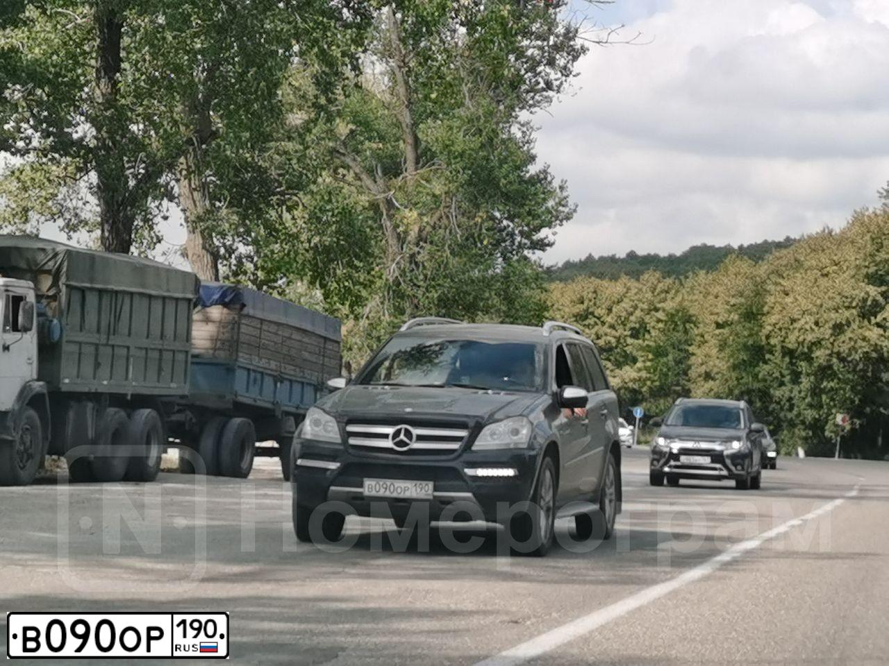 Фото автомобиля MERCEDES G-KLASSE, 2011 — госномер В090ОР190. Цвет: ЧЕРНЫЙ