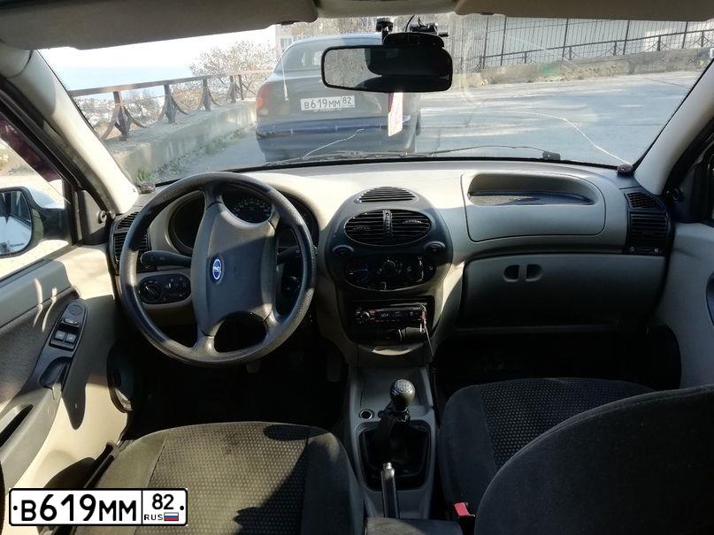 Фото автомобиля CHEVROLET LANOS, 2006 — госномер Е274КЕ181. Цвет: Темно-синий