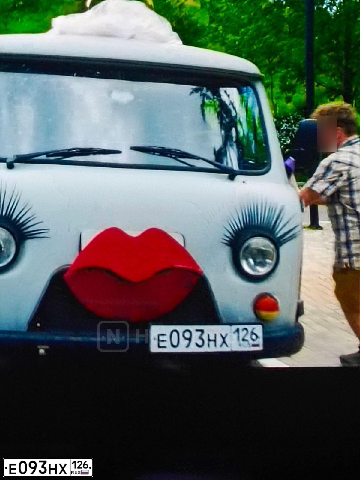 Фото автомобиля UAZ Z 2206, 2015 — госномер Е093НХ126. Цвет: БЕЛАЯ НОЧЬ