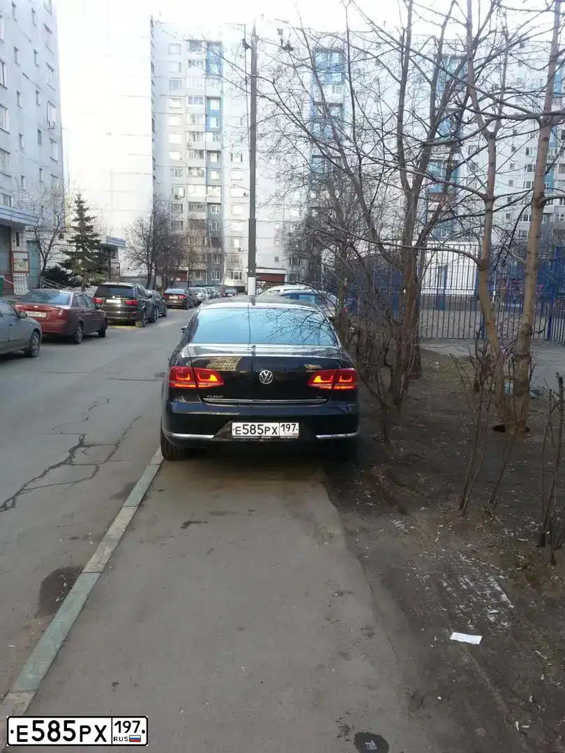 Фото автомобиля VOLKSWAGEN PASSAT, 2011 — госномер Е585РХ197. Цвет: ЧЕРНЫЙ