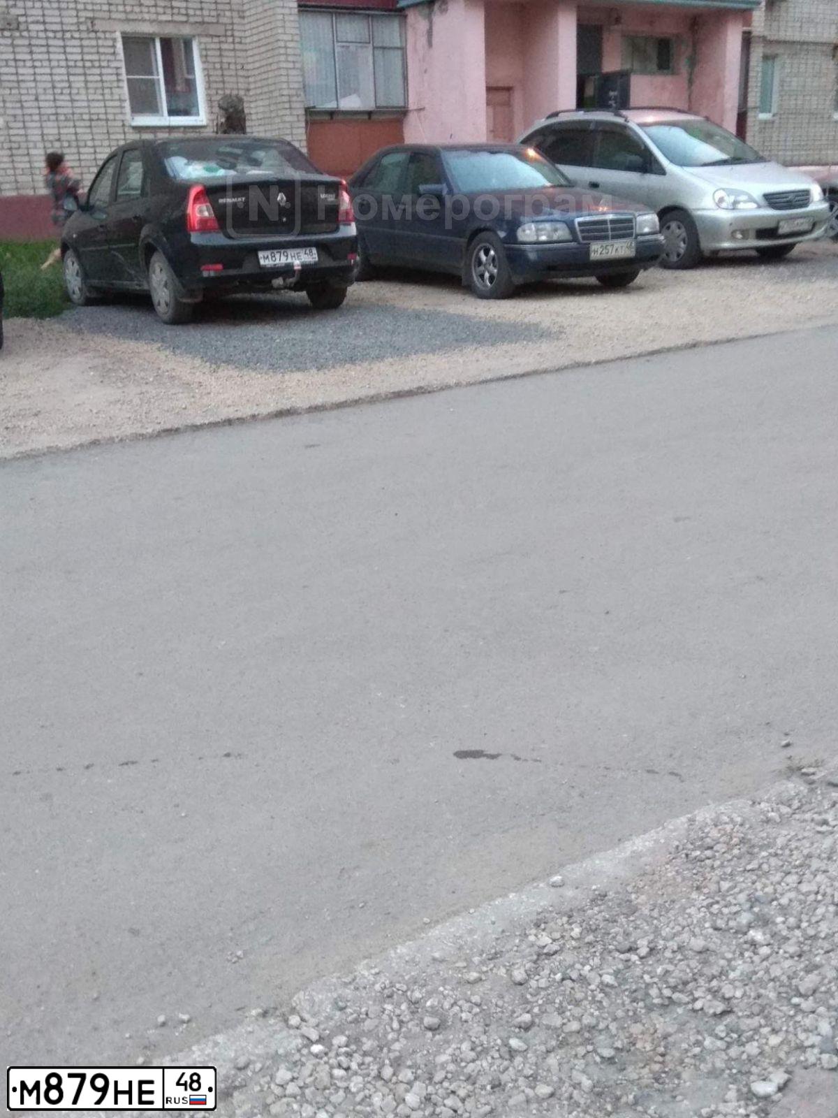 Фото автомобиля RENAULT LOGAN, 2013 — госномер М879НЕ48. Цвет: ЧЕРНЫЙ