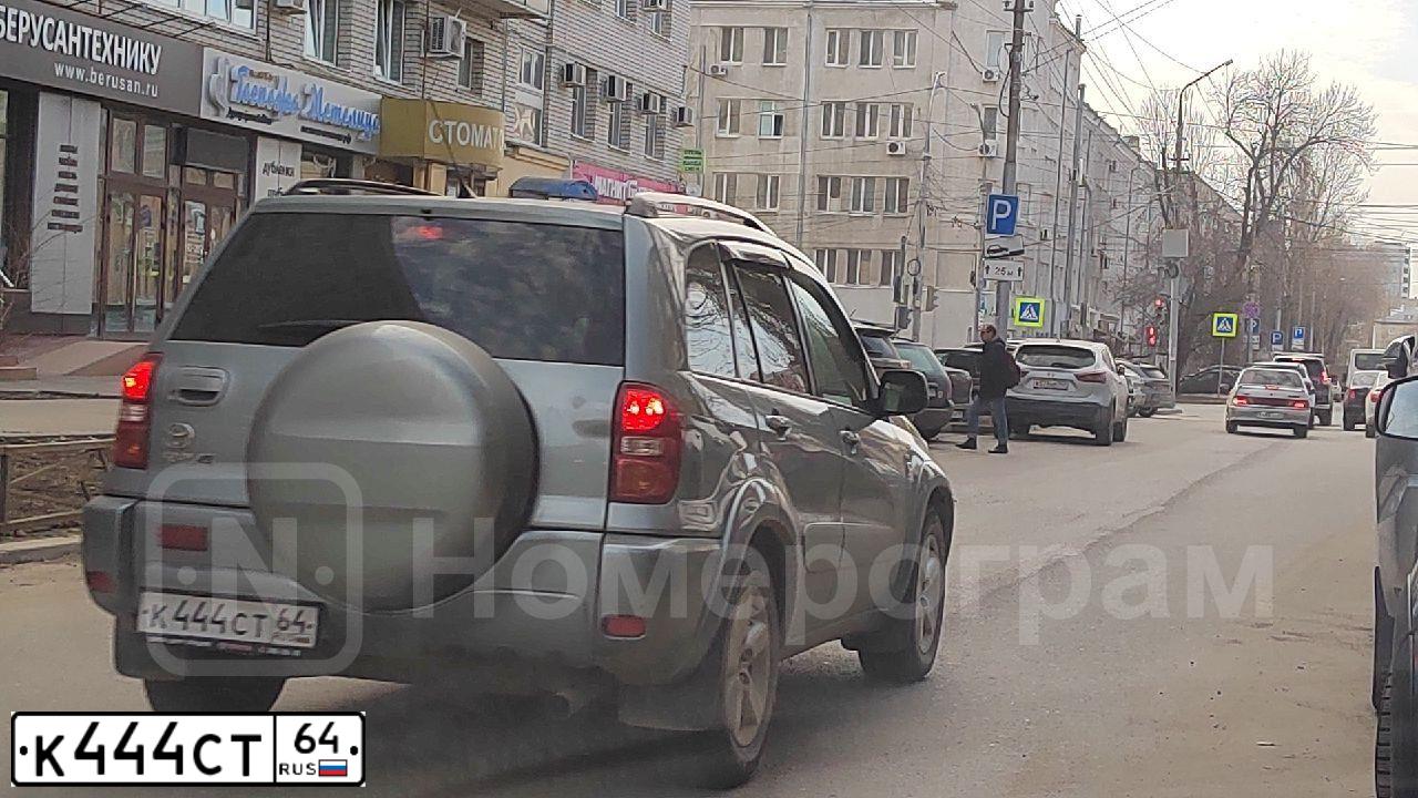Фото автомобиля VOLKSWAGEN TOUAREG, 2009 — госномер В982СР164. Цвет: ЧЕРНЫЙ