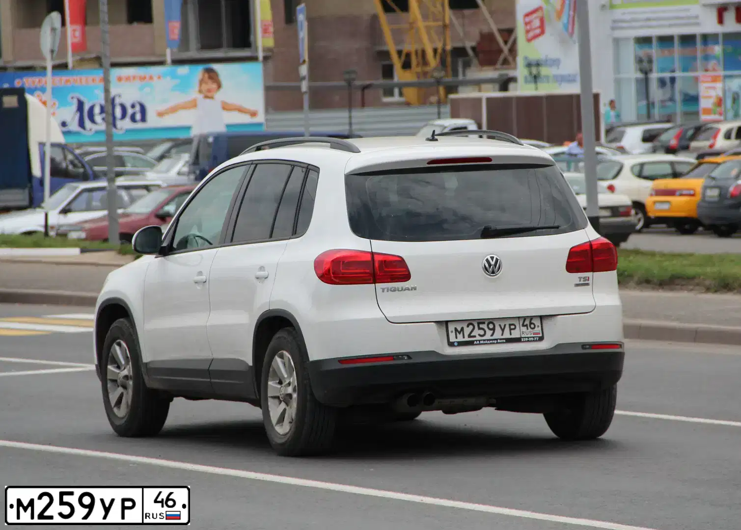 Фото автомобиля VOLKSWAGEN TIGUAN, 2012 — госномер М259УР46. Цвет: БЕЛЫЙ
