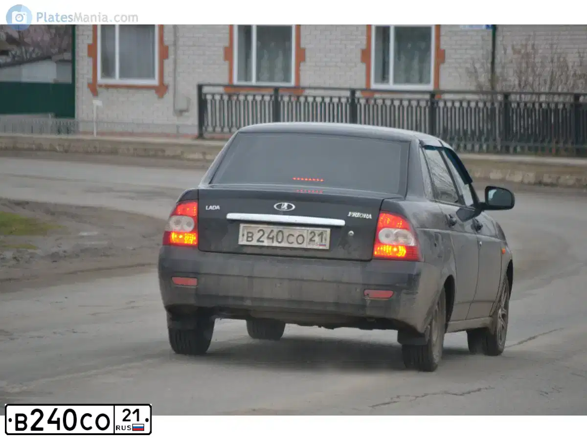 Фото автомобиля LADA 2170 PRIORA, 2009 — госномер В240СО21. Цвет: Темно-зеленый