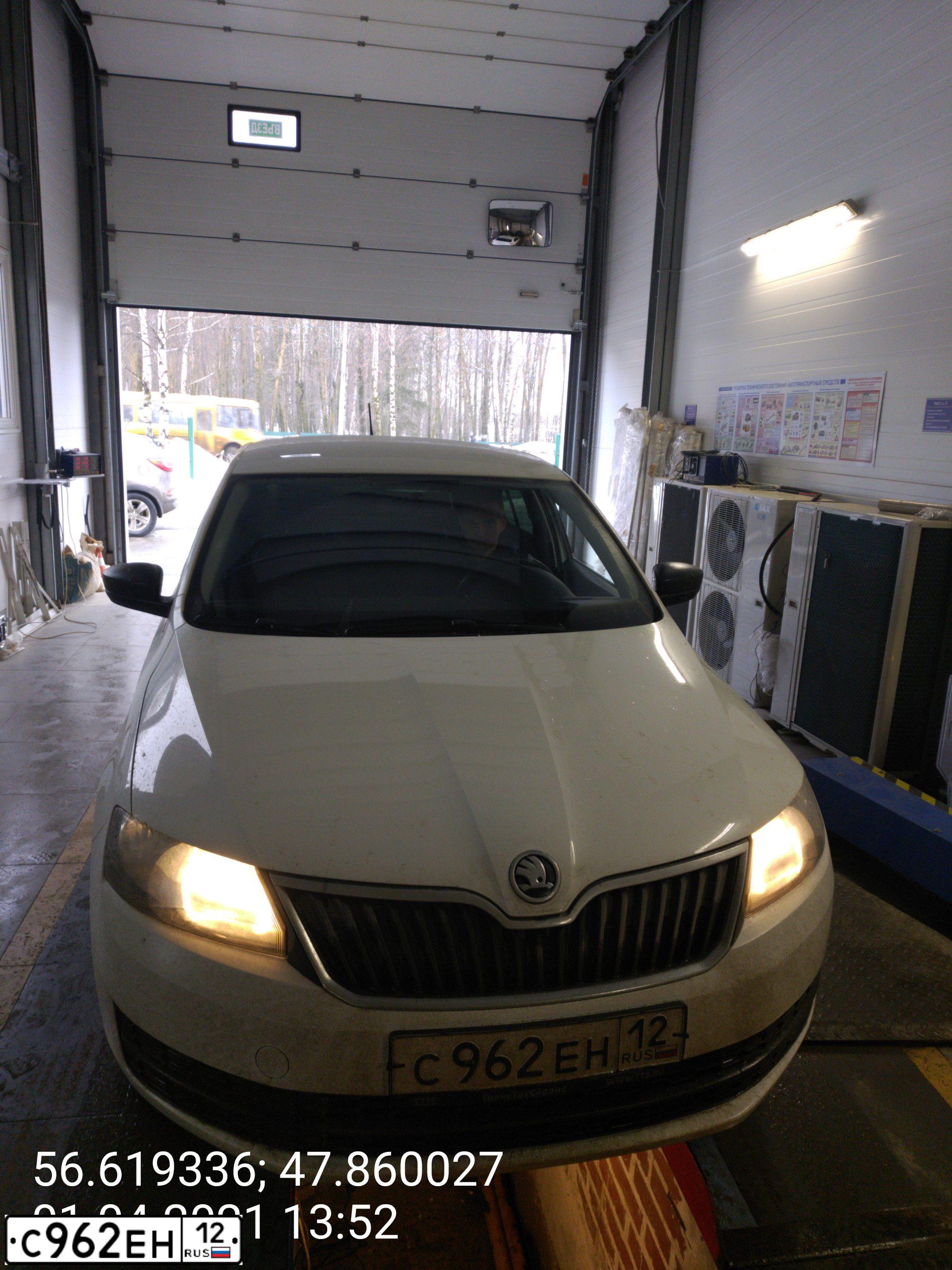 Фото автомобиля SKODA RAPID, 2014 — госномер С962ЕН12. Цвет: БЕЛЫЙ