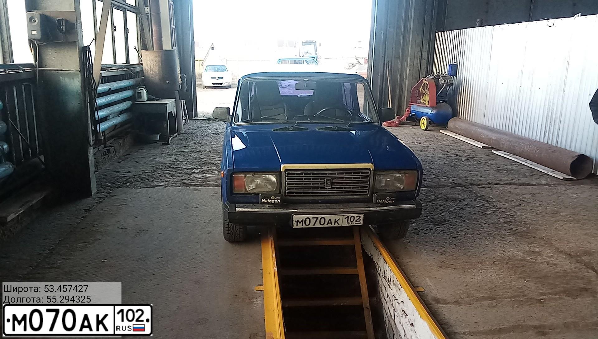 Фото автомобиля LADA 2104, 2009 — госномер М070АК102. Цвет: КАЛИПСО(СИНИЙ)