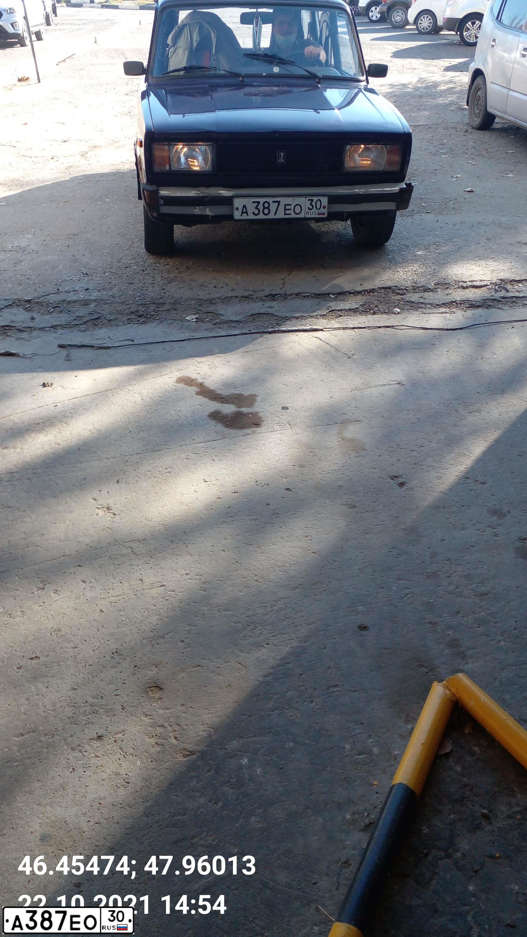 Фото автомобиля LADA 2104, 2004 — госномер А387ЕО30. Цвет: ФИОЛЕТОВЫЙ