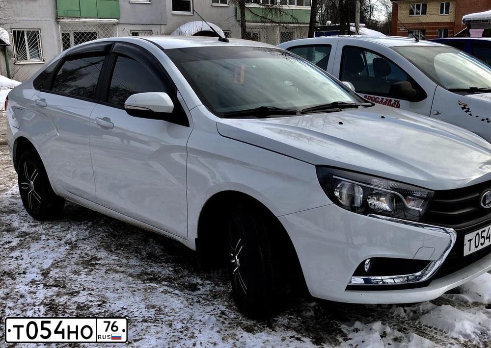 Фото автомобиля LADA VESTA, 2016 — госномер Т054НО76. Цвет: Белый