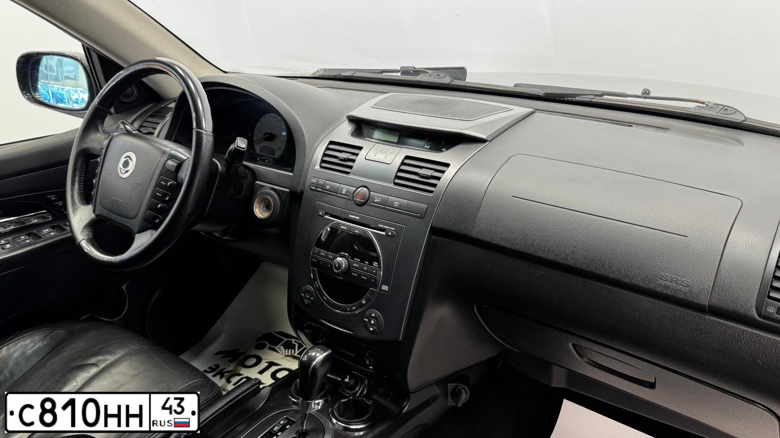 Фото автомобиля SSANGYONG REXTON, 2010 — госномер С810НН43. Цвет: ОСОБОЕ ВИНО