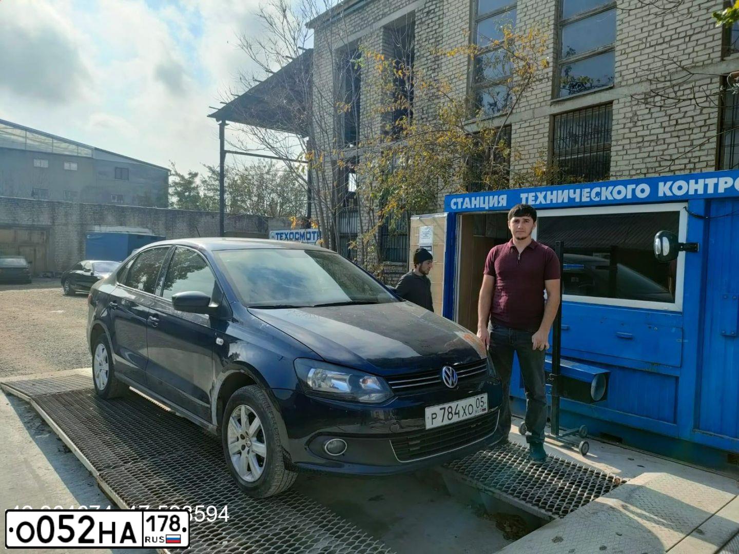 Фото автомобиля VOLKSWAGEN POLO, 2013 — госномер Р784ХО05. Цвет: Темно-синий