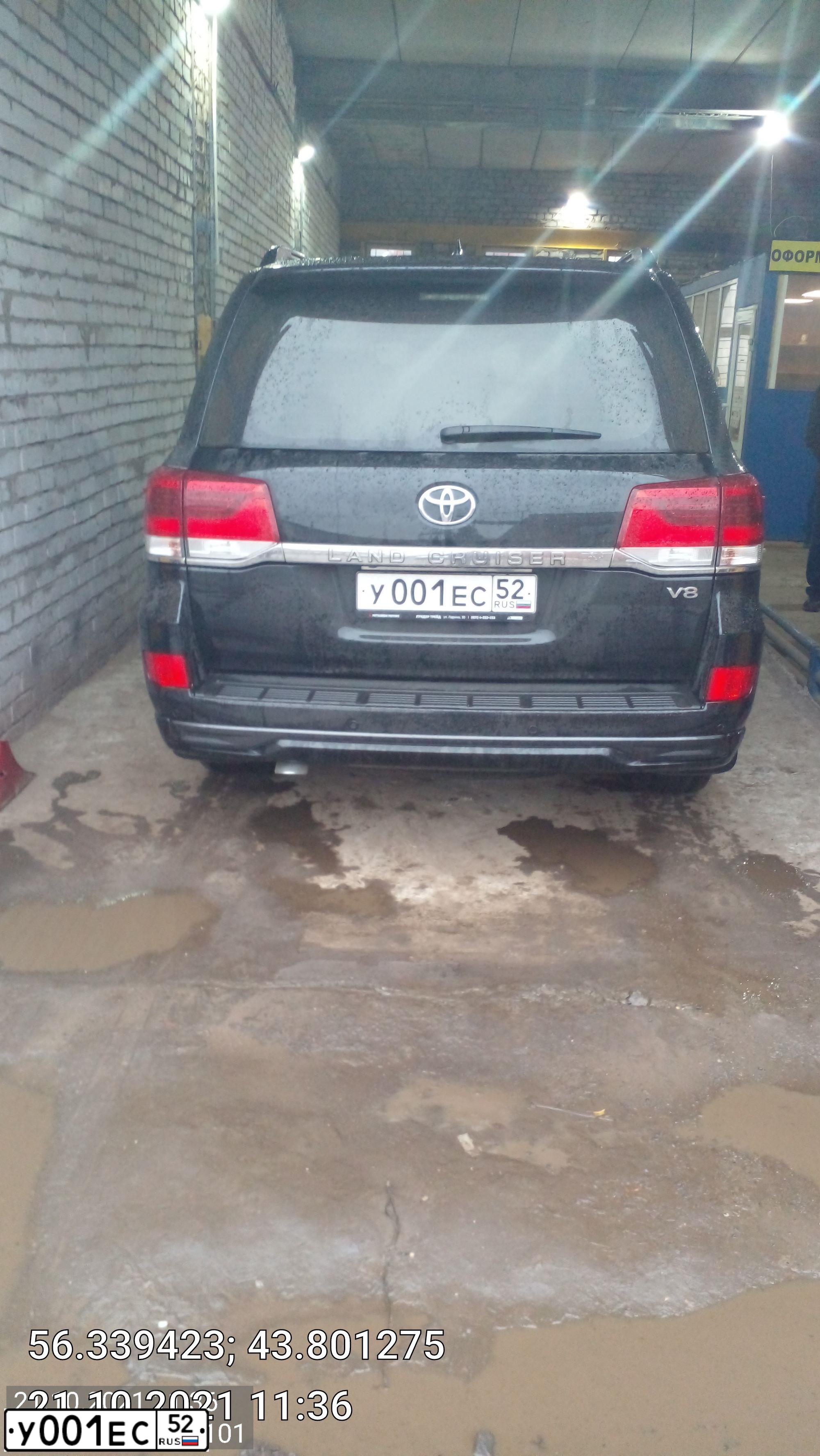 Фото автомобиля TOYOTA LANDCRUISER, 2006 — госномер Х005КР52. Цвет: ЧЕРНЫЙ