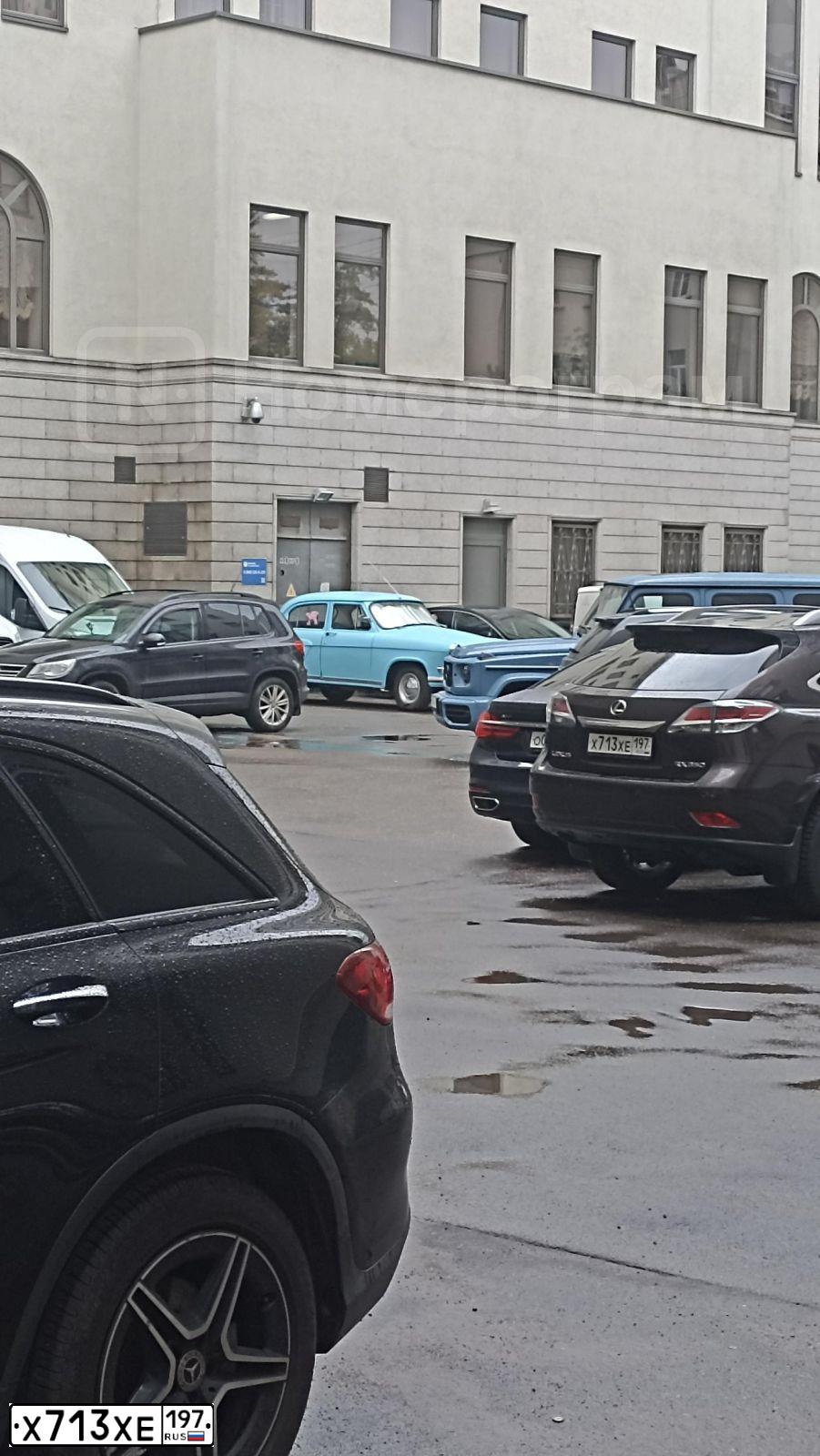 Фото автомобиля BMW X5, 2007 — госномер А713МО77. Цвет: ЧЕРНЫЙ