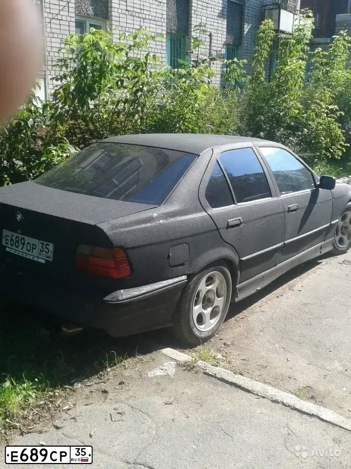 Фото автомобиля DAEWOO NEXIA, 2003 — госномер М135КС35. Цвет: ЧЕРНЫЙ