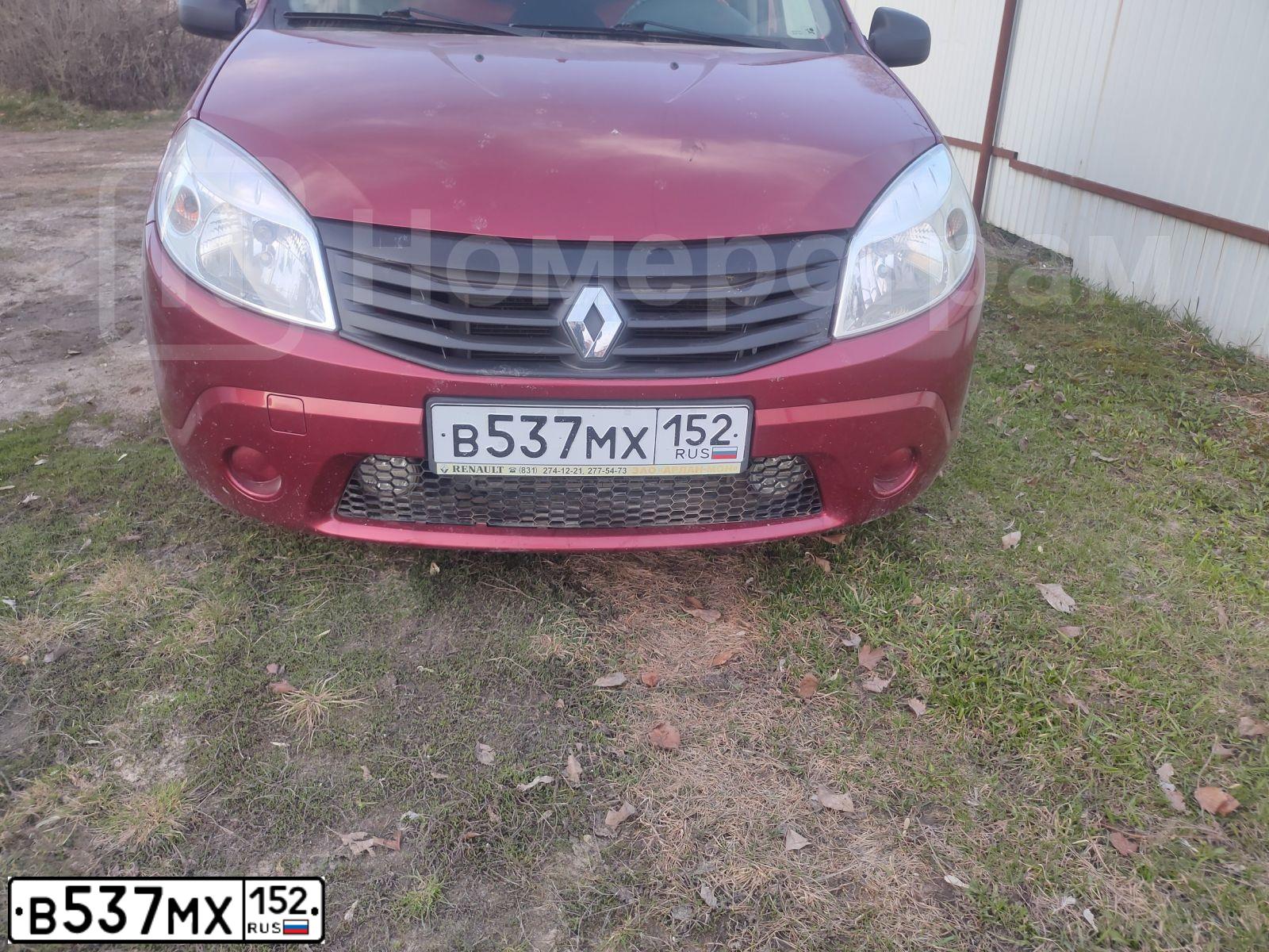 Фото автомобиля RENAULT SANDERO, 2010 — госномер В537МХ152. Цвет: КРАСНЫЙ