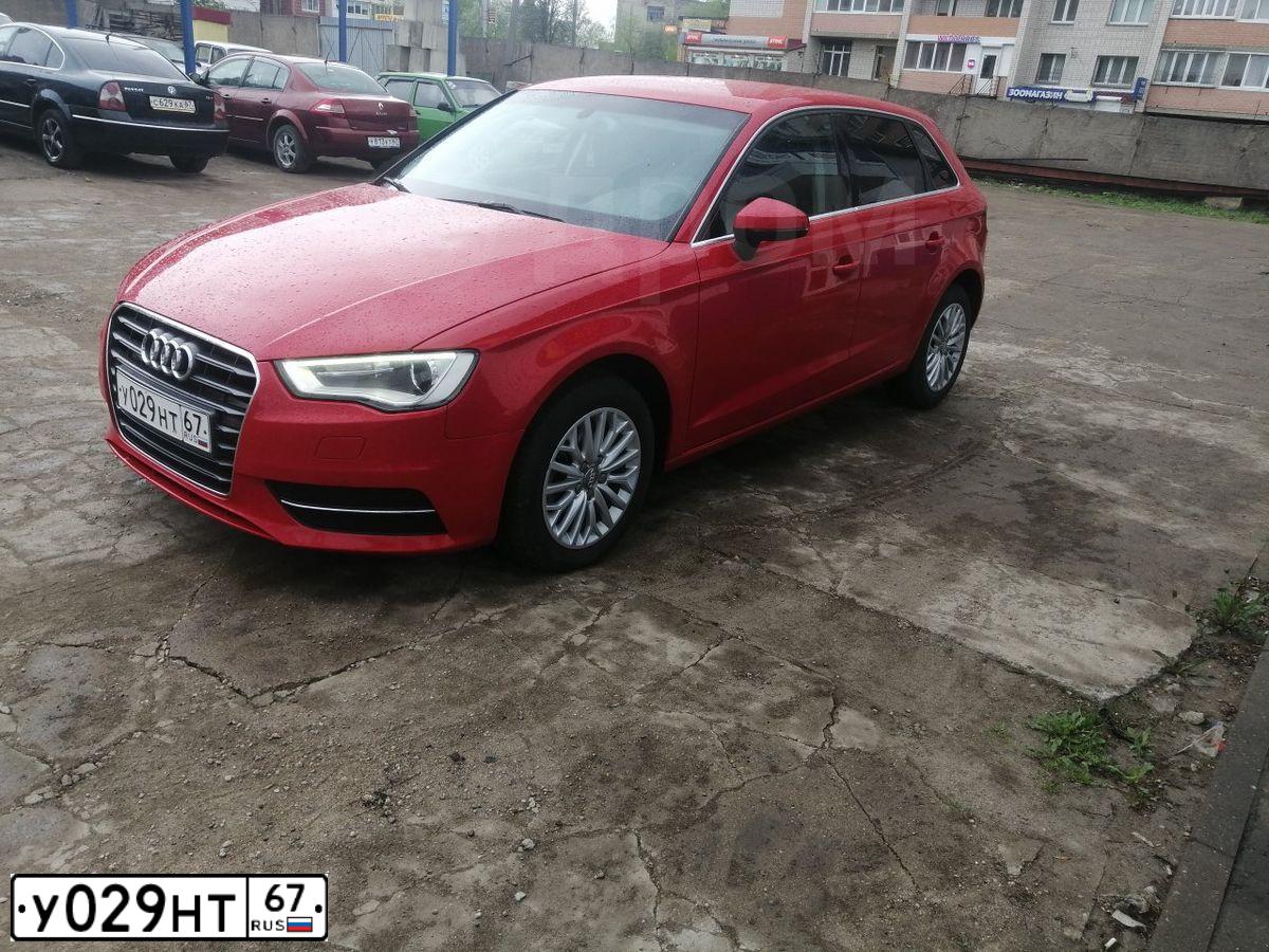 Фото автомобиля AUDI A3, 2013 — госномер М800ХМ152. Цвет: Красный