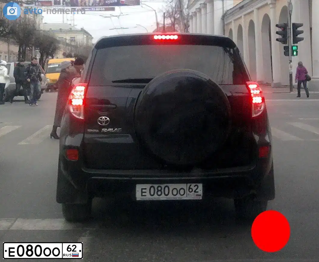 Фото автомобиля FORD KUGA, 2013 — госномер Е080ОО62. Цвет: СЕРЕБРИСТЫЙ