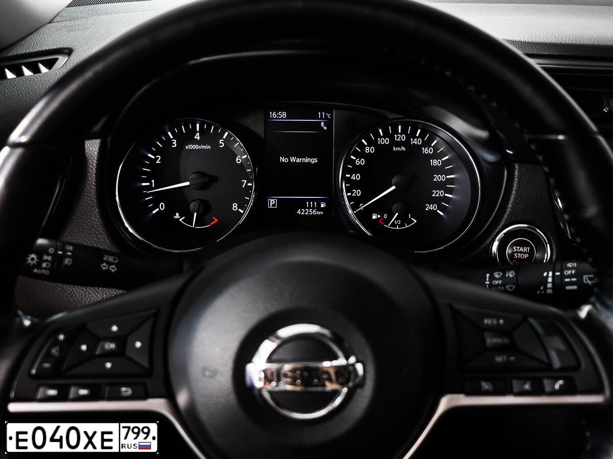 Фото автомобиля NISSAN X-TRAIL, 2020 — госномер Е040ХЕ799. Цвет: Оранжевый
