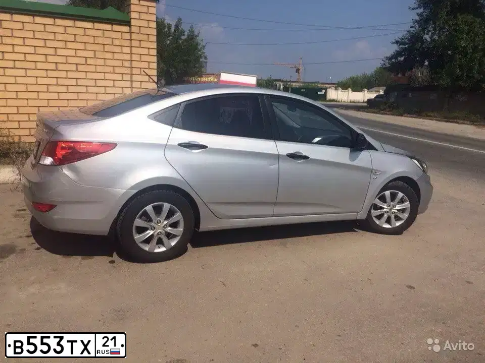Фото автомобиля HYUNDAI SOLARIS, 2013 — госномер В553ТХ21. Цвет: Серебристый