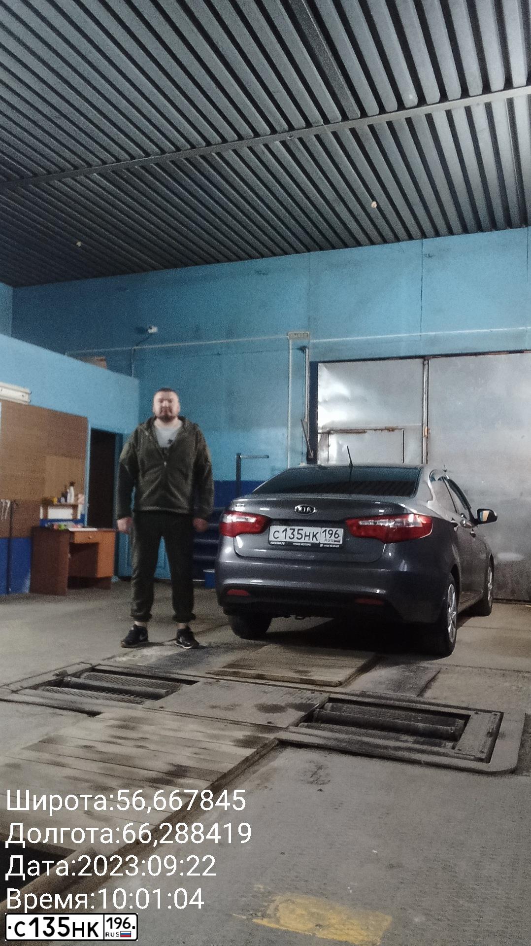 Фото автомобиля KIA RIO, 2012 — госномер Х971НУ72. Цвет: СЕРЫЙ