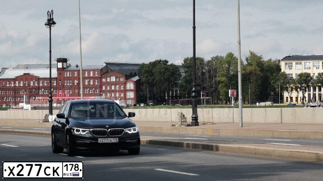 Фото автомобиля BMW SERIE 5, 2017 — госномер Х277СК178. Цвет: СЕРЫЙ