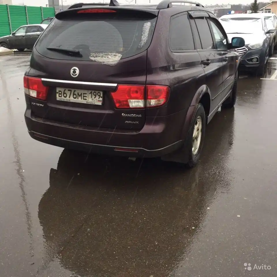 Фото автомобиля SSANGYONG KYRON, 2008 — госномер В676МЕ199. Цвет: МОЛОДОЕ ВИНО