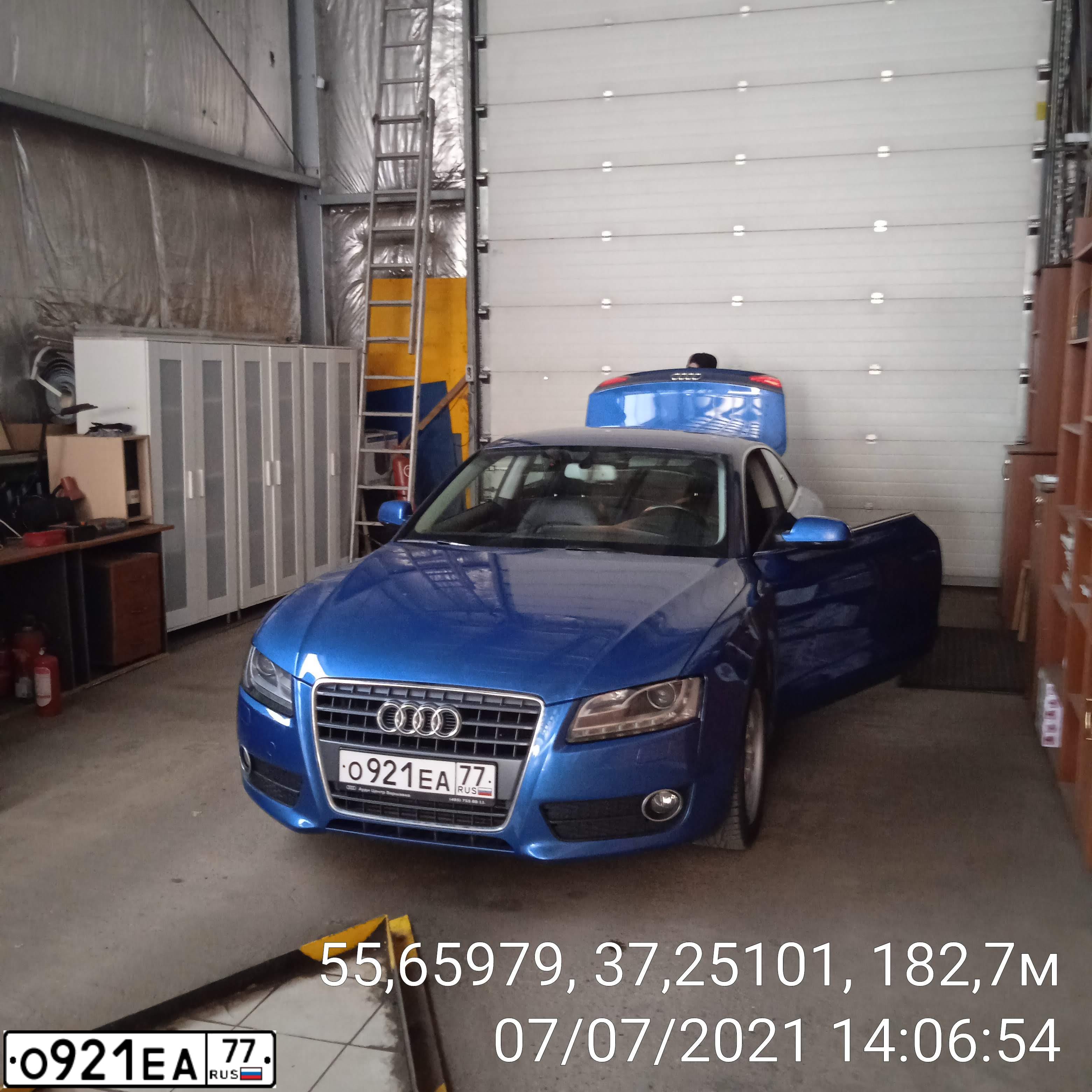 Фото автомобиля AUDI A5, 2010 — госномер Н473ХЕ790. Цвет: синий