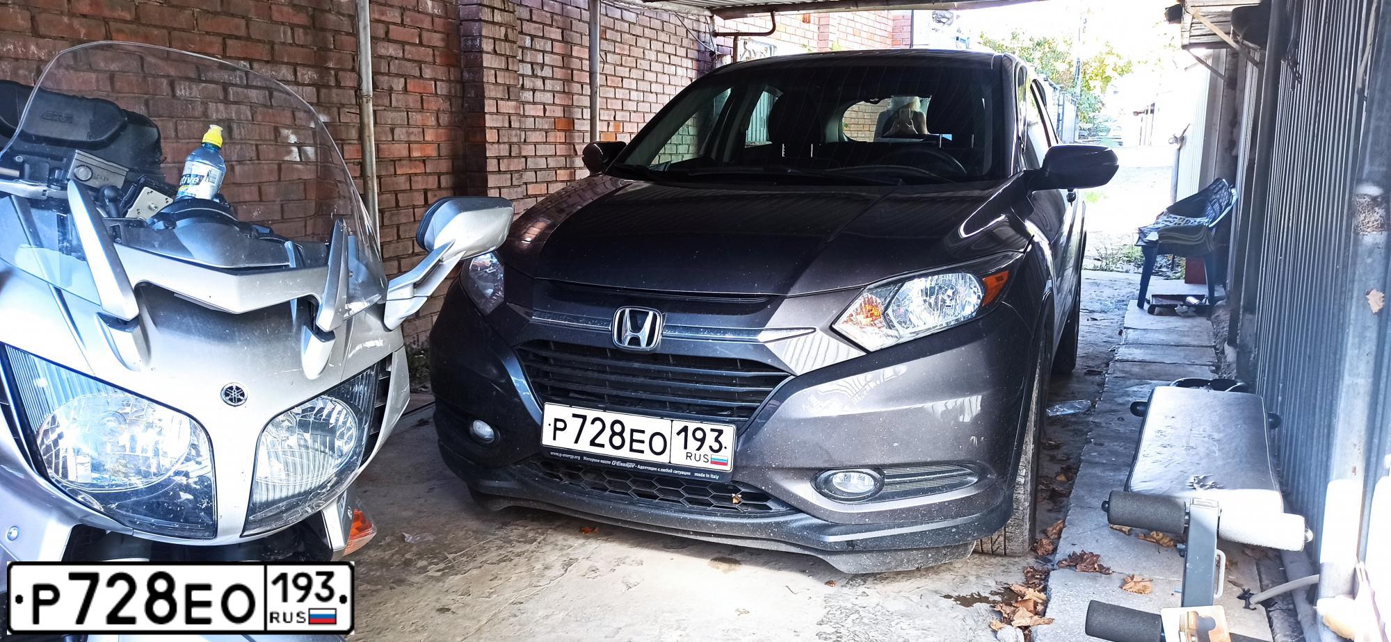 Фото автомобиля HONDA HR-V, 2016 — госномер А001АА193. Цвет: СЕРЫЙ