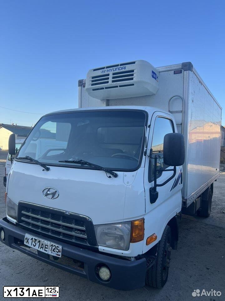 Фото автомобиля HYUNDAI MIGHTY, 2010 — госномер В676МВ138. Цвет: Белый