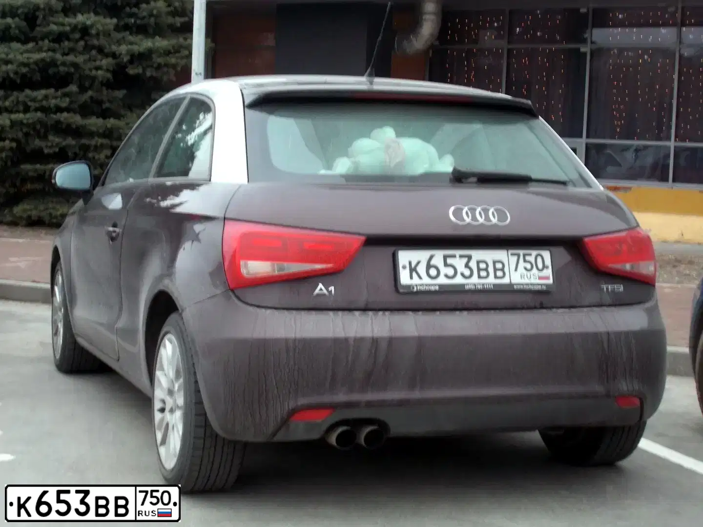 Фото автомобиля AUDI A1, 2011 — госномер К653ВВ750. Цвет: БОРДОВЫЙ