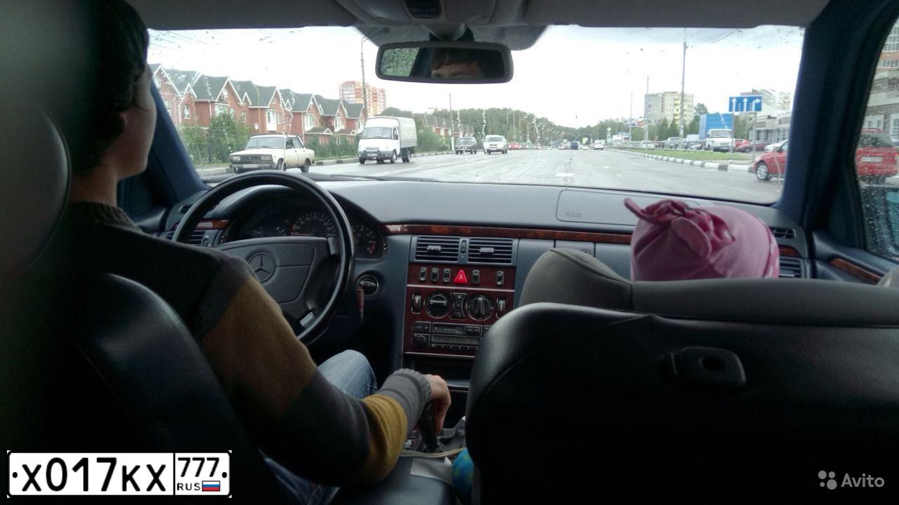 Фото автомобиля MERCEDES E-KLASSE, 1997 — госномер С496КА799. Цвет: ЧЕРНЫЙ