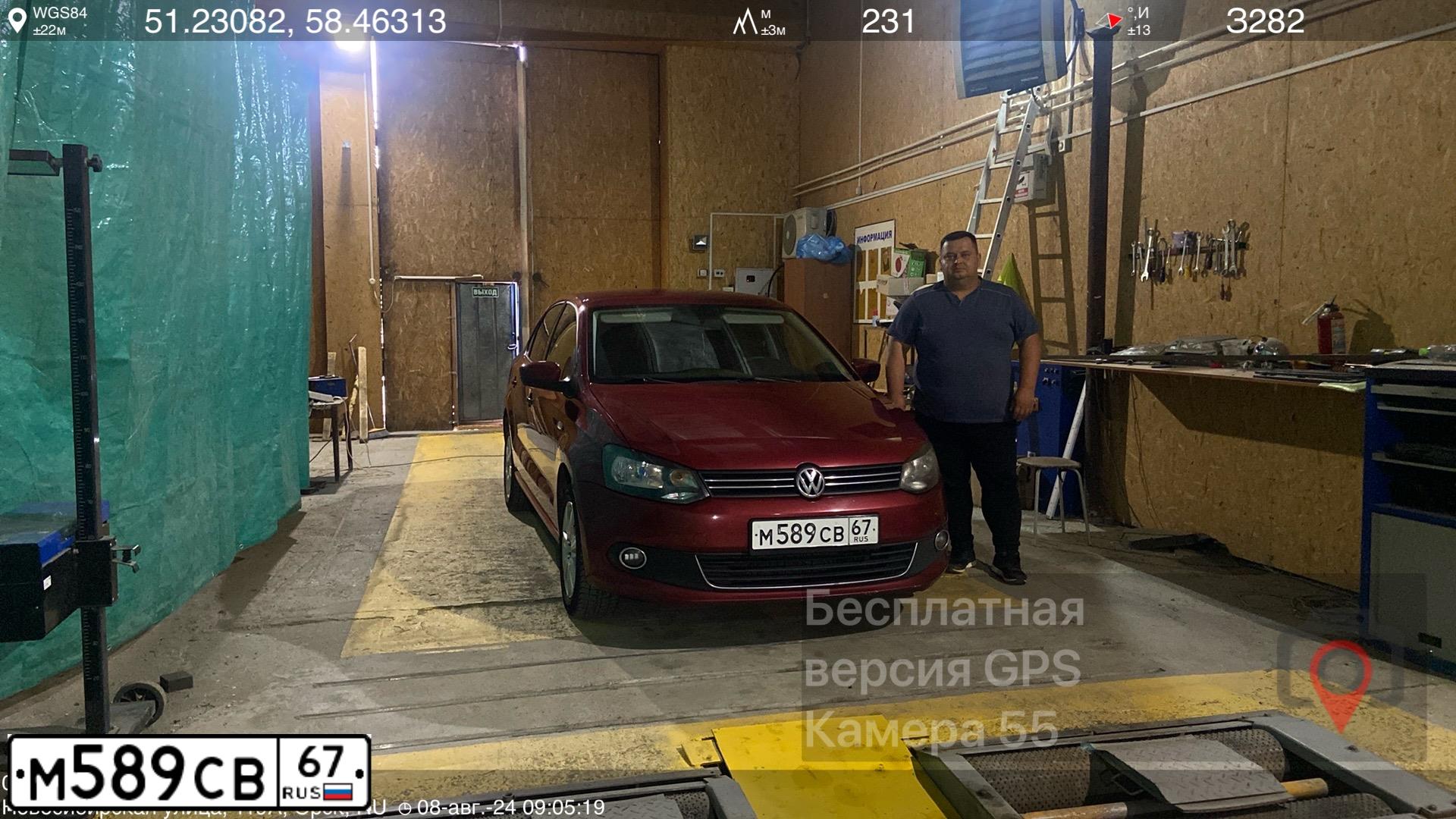 Фото автомобиля VOLKSWAGEN POLO, 2010 — госномер С561ЕУ197. Цвет: ВИШНЕВО-КРАСНЫЙ