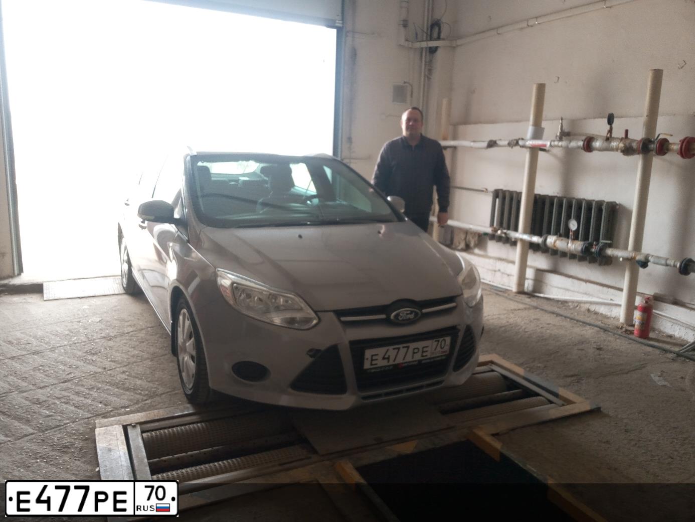 Фото автомобиля FORD FOCUS, 2012 — госномер Х601МА196. Цвет: СЕРО-ГОЛУБОЙ