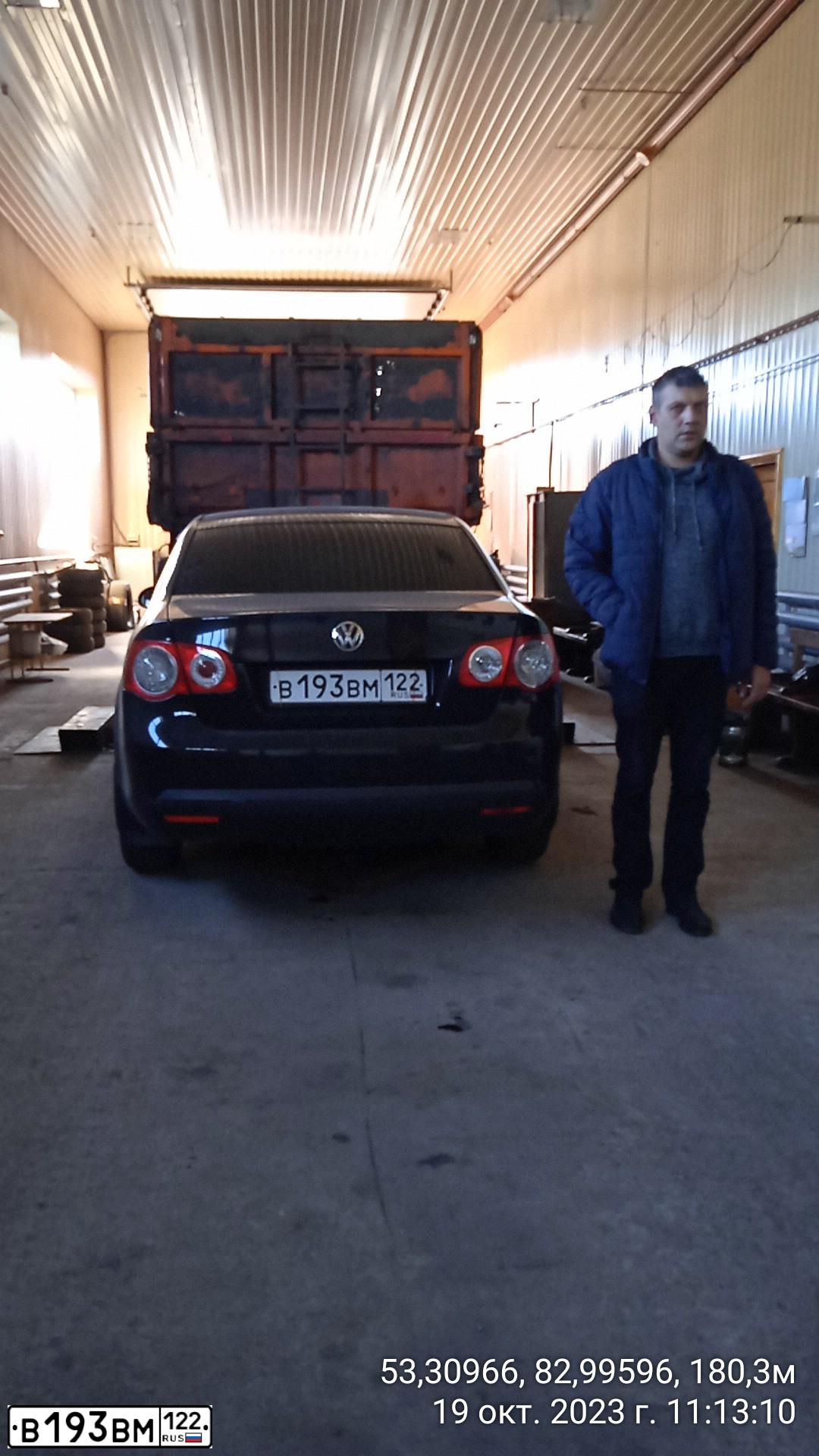 Фото автомобиля VOLKSWAGEN JETTA, 2008 — госномер К080ХР96. Цвет: ЧЕРНЫЙ