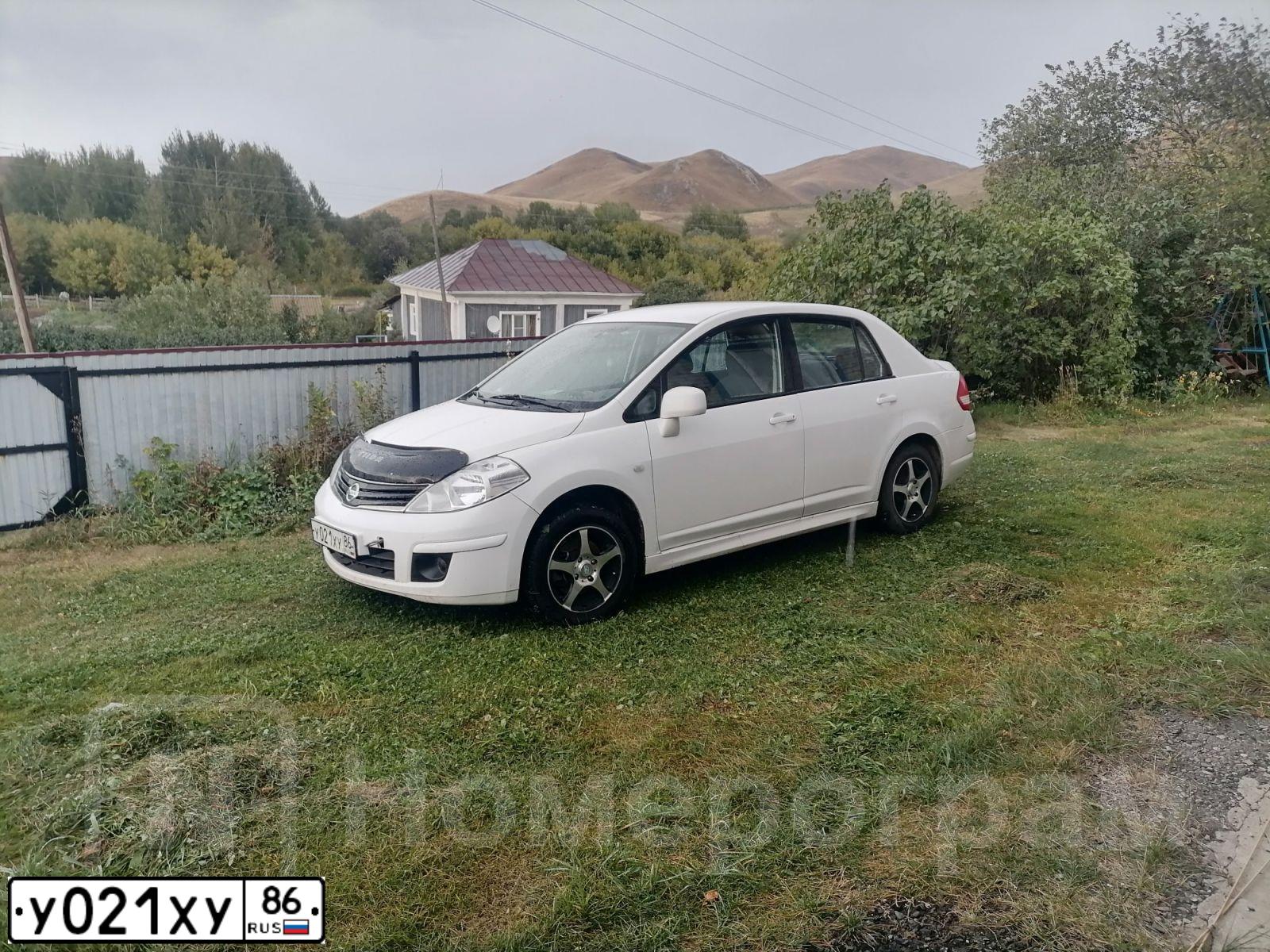 Фото автомобиля NISSAN TIIDA, 2012 — госномер В651РВ122. Цвет: Белый