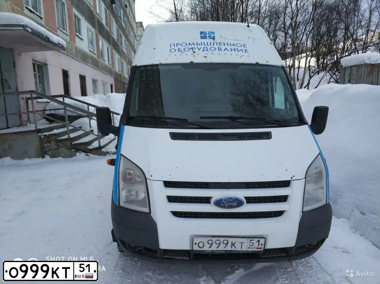 Фото автомобиля FORD TRANSIT, 2008 — госномер О999КТ51. Цвет: Белый