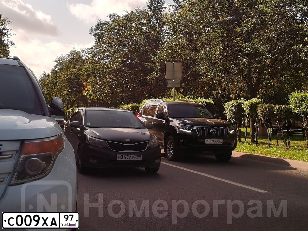 Фото автомобиля TOYOTA LAND CRUISER 150, 2018 — госномер У718РМ790. Цвет: ЧЕРНЫЙ