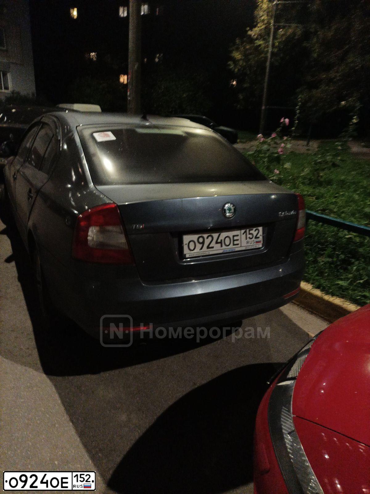 Фото автомобиля SKODA OCTAVIA, 2012 — госномер О924ОЕ152. Цвет: ТЕМНО-СЕРЫЙ