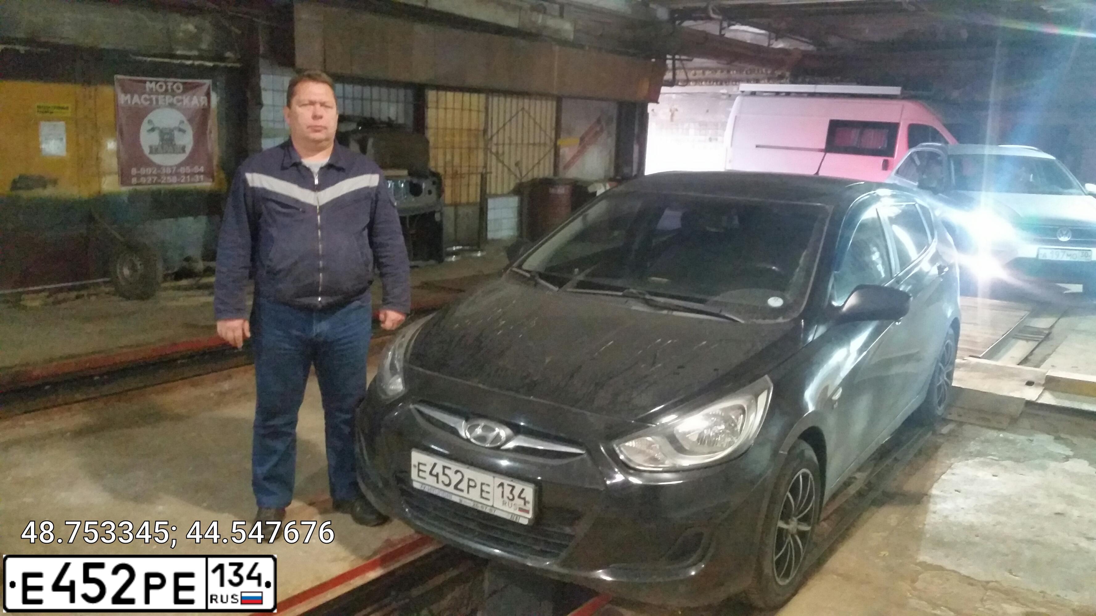 Фото автомобиля HYUNDAI SOLARIS, 2011 — госномер Е452РЕ134. Цвет: ЧЕРНЫЙ