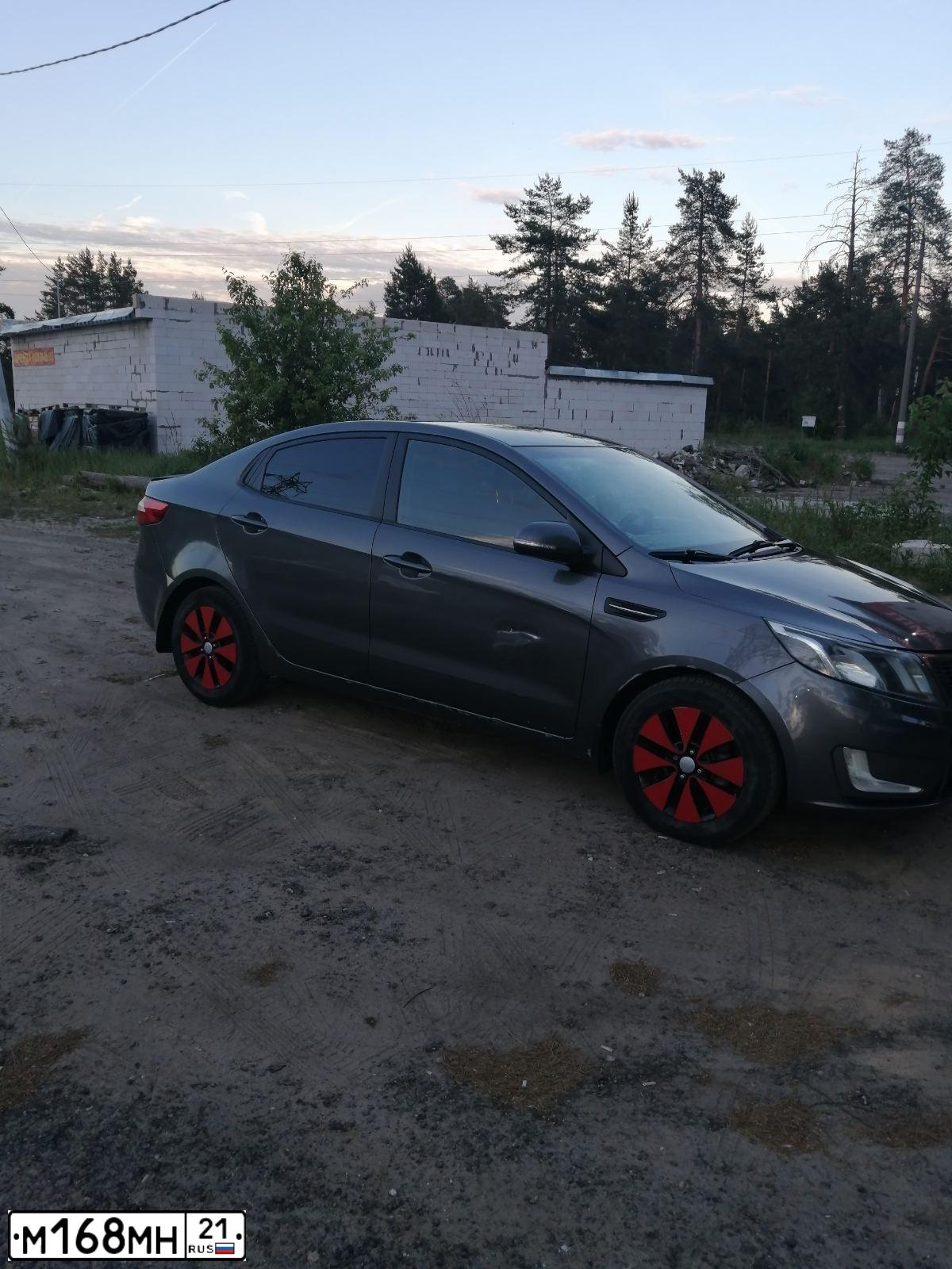 Фото автомобиля KIA RIO, 2011 — госномер М904РХ197. Цвет: СЕРЫЙ