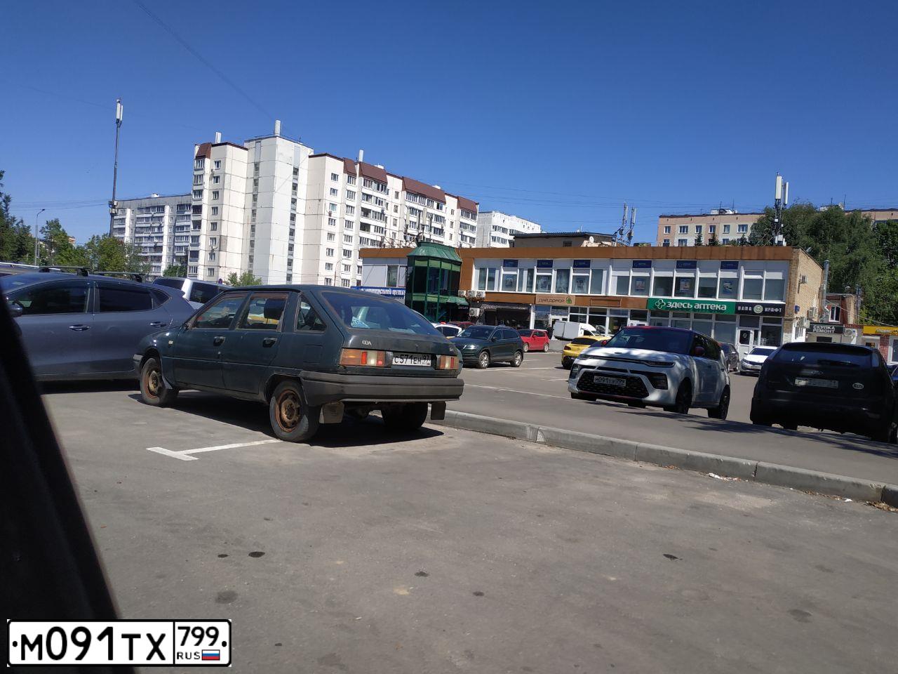 Фото автомобиля MERCEDES E-KLASSE, 2020 — госномер В107КС550. Цвет: СЕРЫЙ
