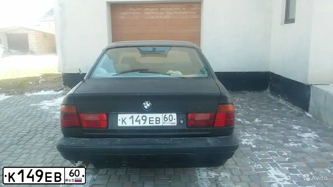 Фото автомобиля BMW SERIE 5, 1995 — госномер Е507УУ60. Цвет: Темно-синий