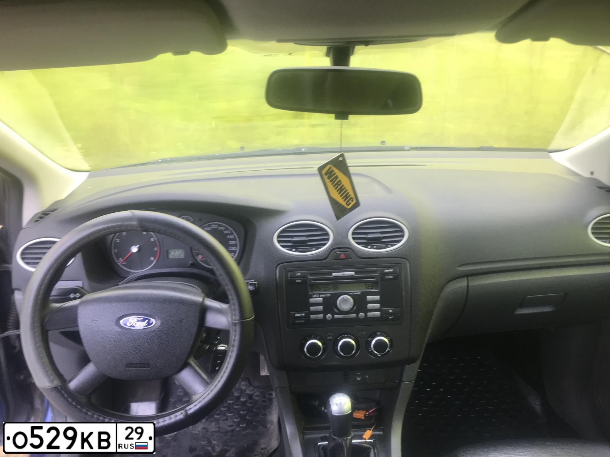 Фото автомобиля FORD FOCUS, 2006 — госномер У166МТ47. Цвет: синий